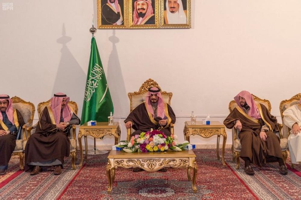 أمير الجوف يستقبل المواطنين والمسئولين