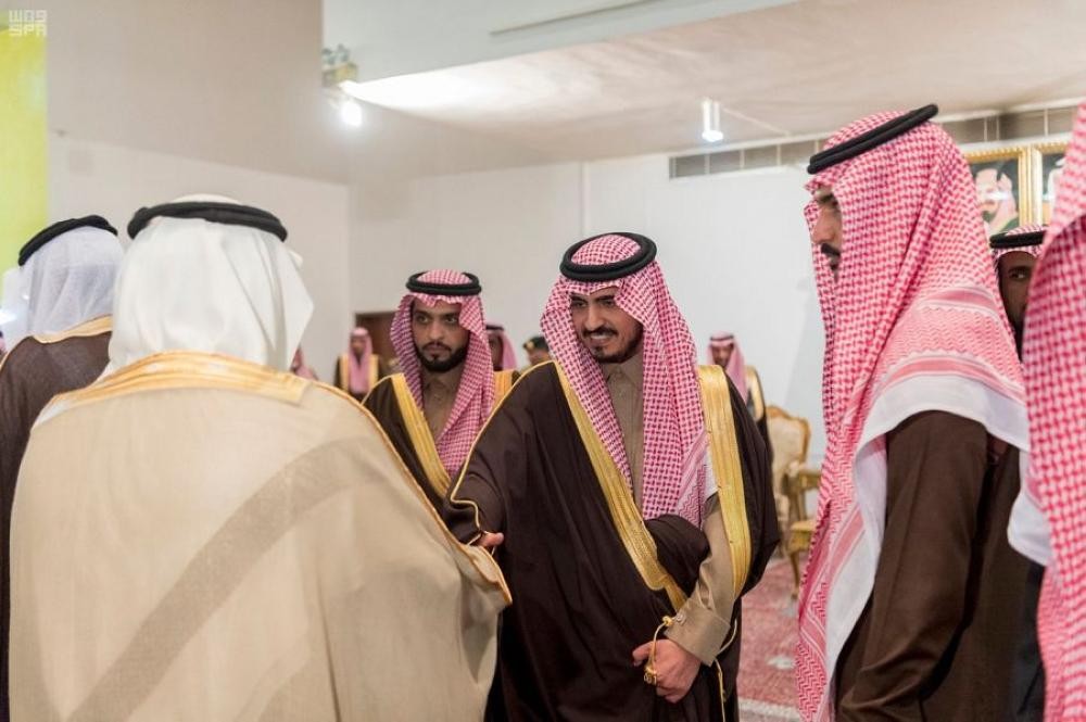 أمير الجوف يستقبل المواطنين والمسئولين