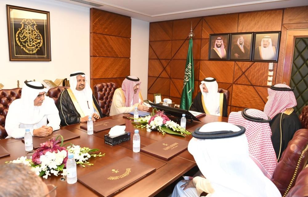 أمير الشرقية يطلع على موقع أول محطة نووية بالمملكة 