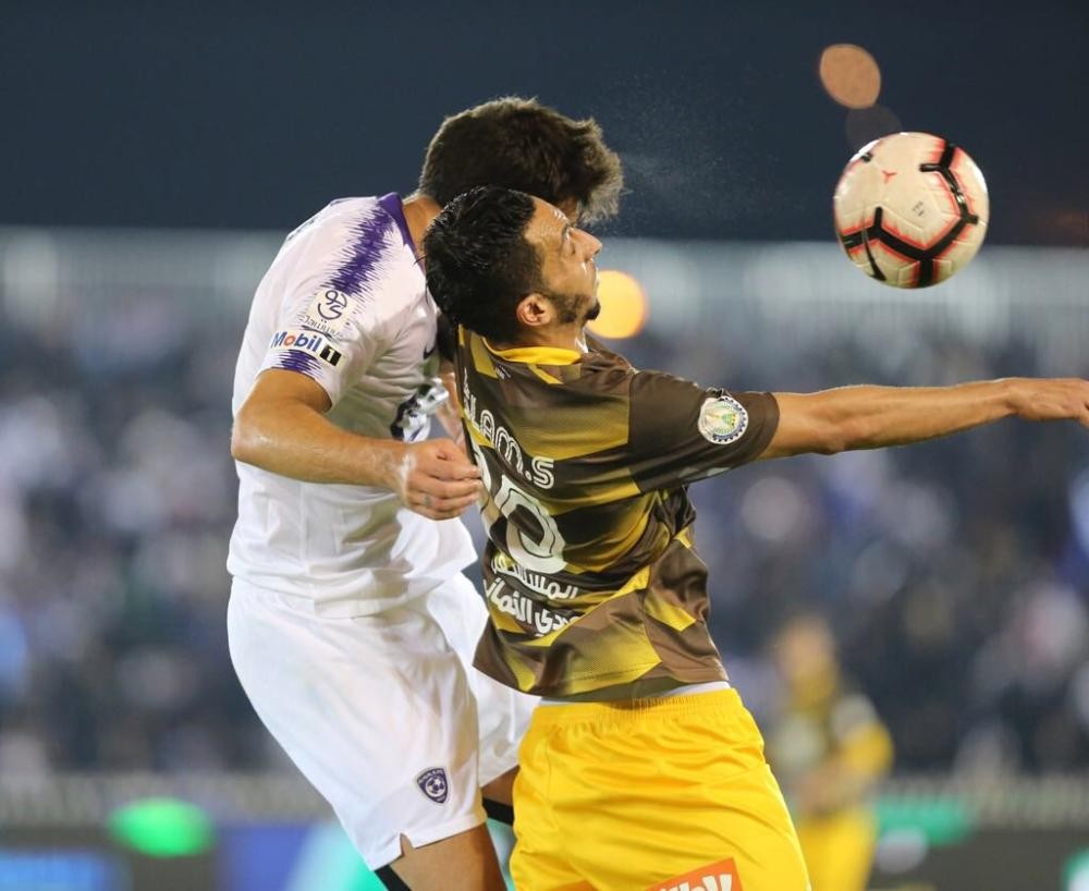 الهلال يتجاوز أُحد ويوسع الفارق مع النصر