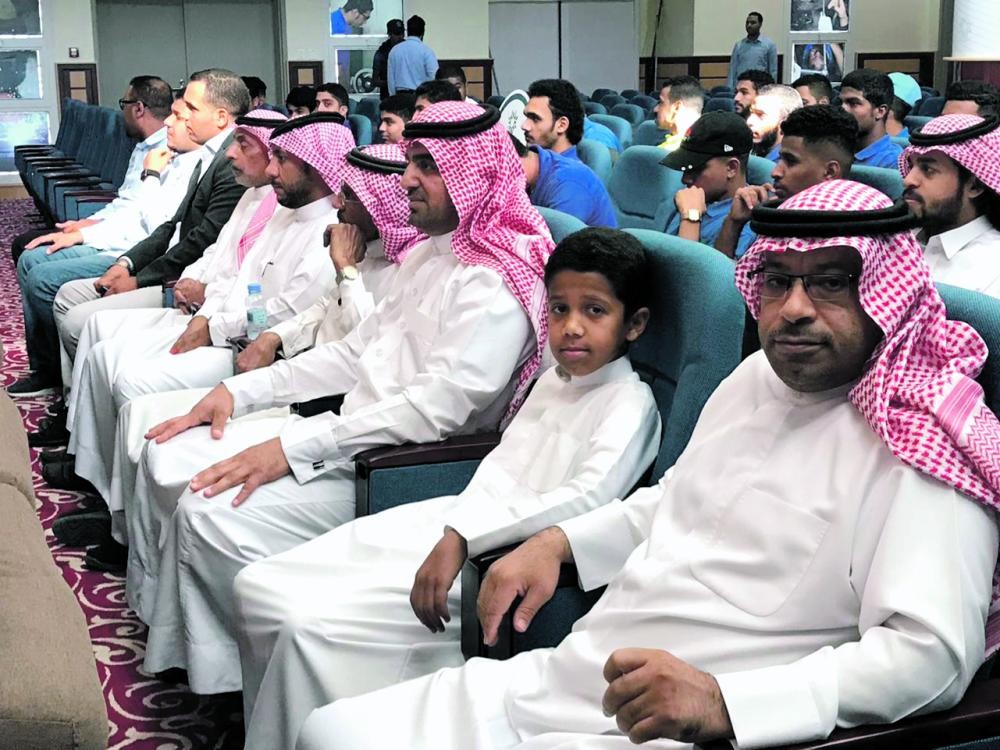 «الصناعي الأول» يزف ٩٠ خريجا من مختلف التخصصات
