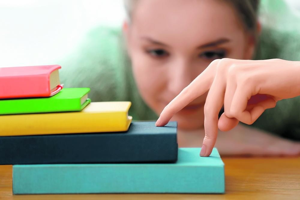 «الفريج» توصي بـ 10 خطوات لقراءة ذكية