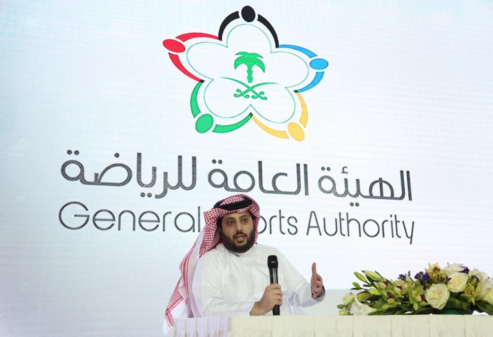 «آل الشيخ» يُعزي أسرة المشجع الأهلاوي