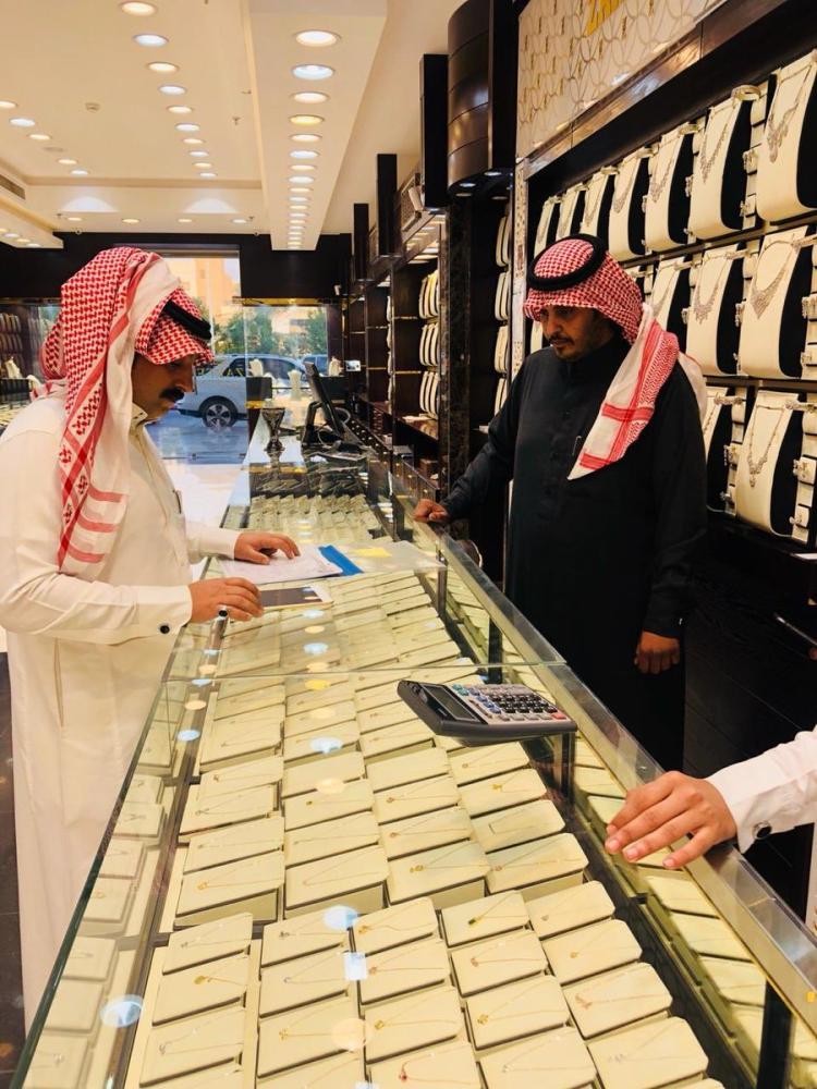 إنذار 68 منشأة مخالفة للتوطين بالرياض