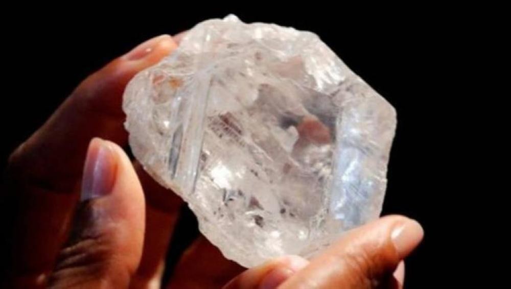 ماسة بحجم 522 قيراطا تستخرج من منجم كندي 