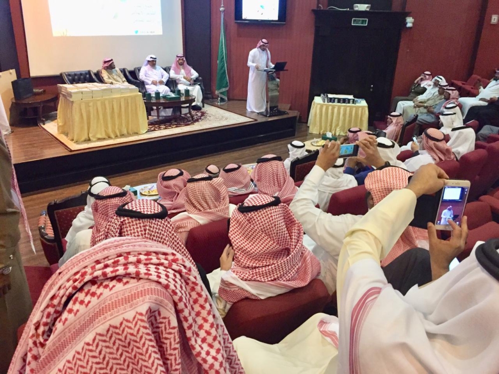 «القناص» يوقع ديوان «أشهر شعراء الأحساء»