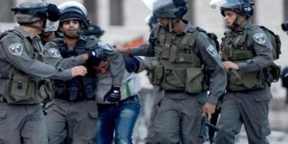 قوات الاحتلال تعتقل 3 فلسطينيين 