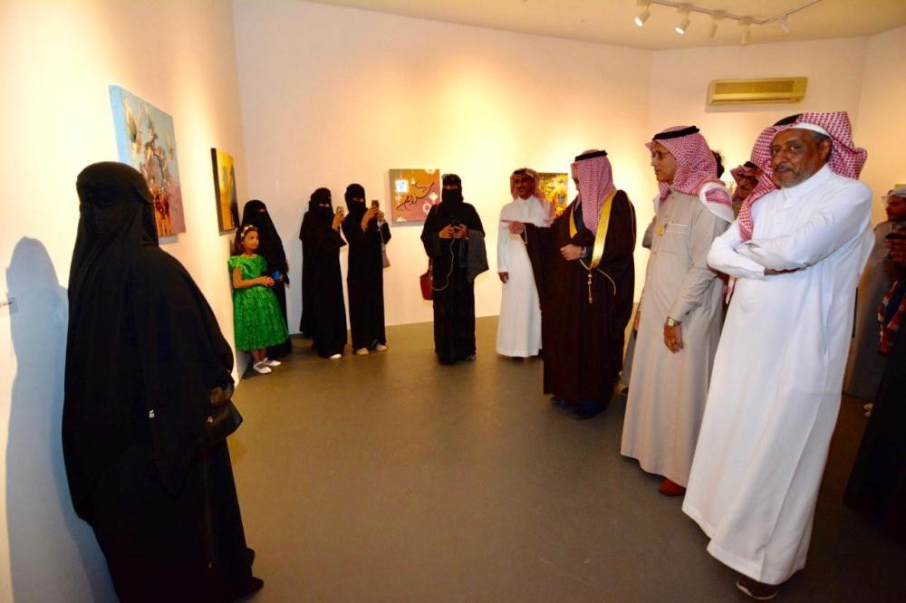 60 لوحة تشكيلية بمعرض «حب وولاء»