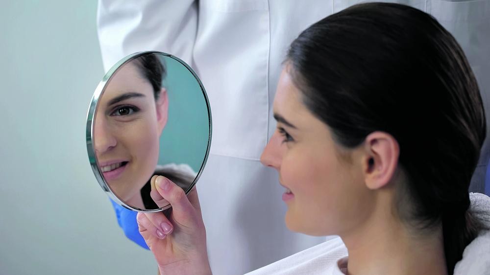 «هوس» عمليات التجميل يعود لعوامل اجتماعية ونفسية