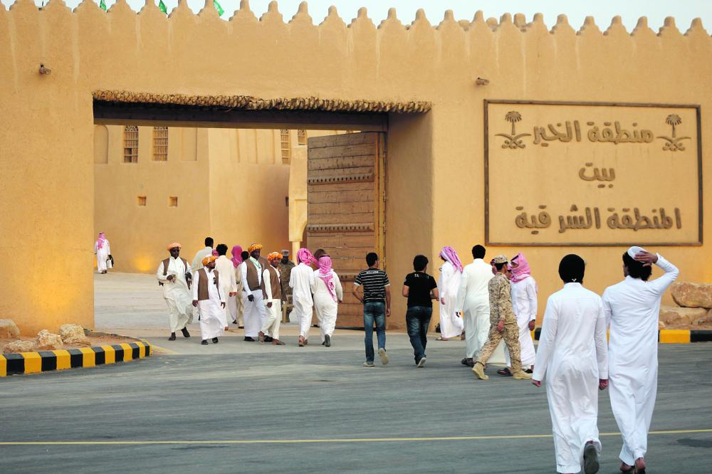 الملك يرعى اليوم «الجنادرية 33» وسباق الهجن