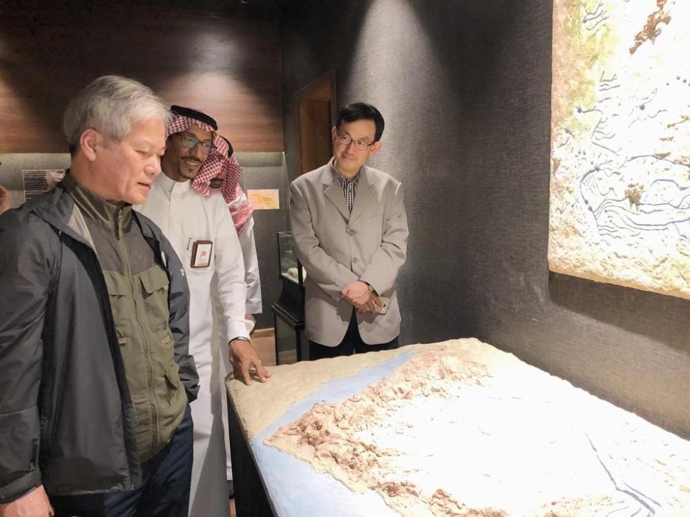مدير المتحف الكوري ينوه بالتنوع الثقافي في الأحساء