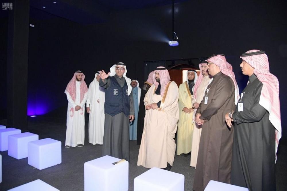 نائب أمير جازان يزور قرية المنطقة بـ«الجنادرية»