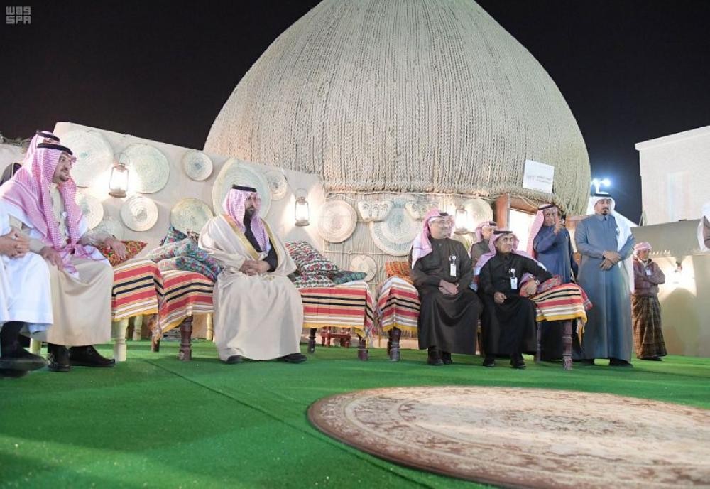نائب أمير جازان يزور قرية المنطقة بـ«الجنادرية»
