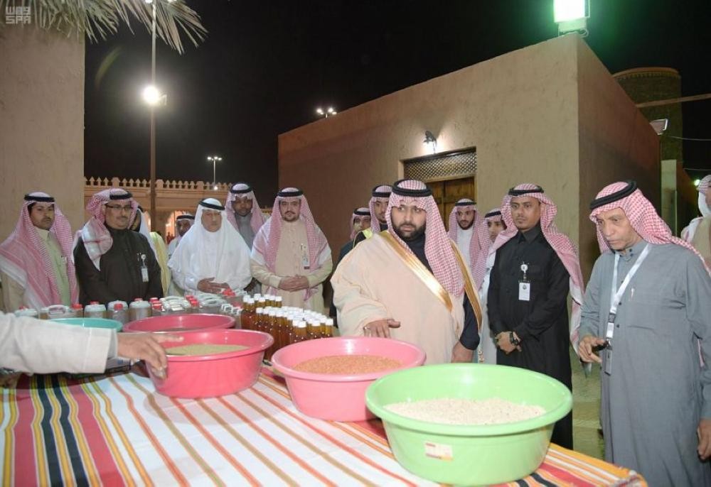 نائب أمير جازان يزور قرية المنطقة بـ«الجنادرية»
