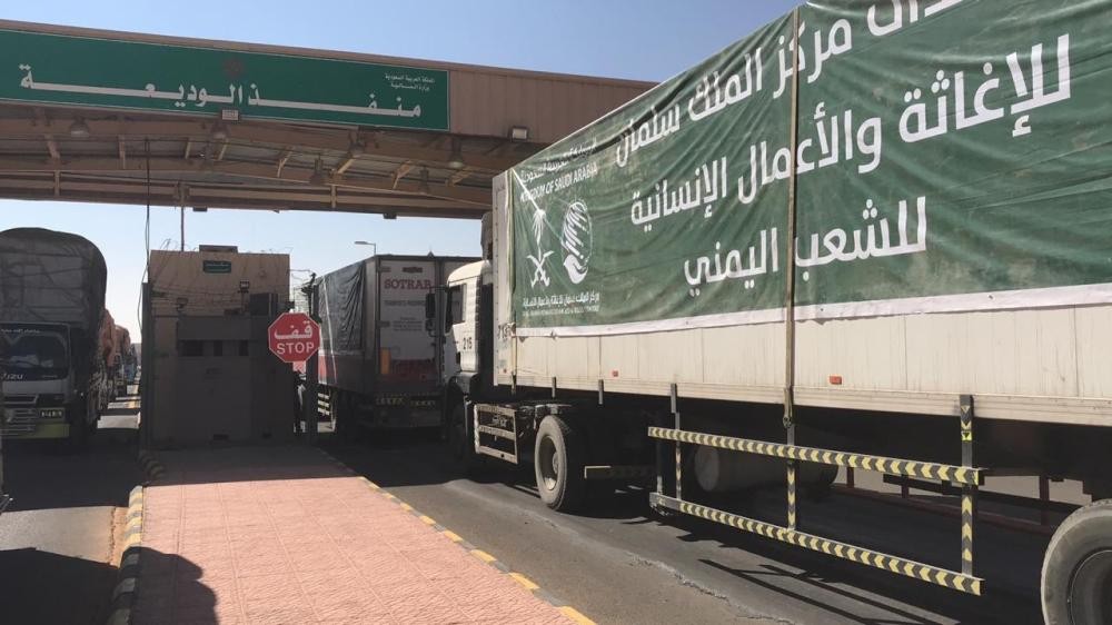 66 طنًا مساعدات غذائية تعبر منفذ الوديعة إلى لحج