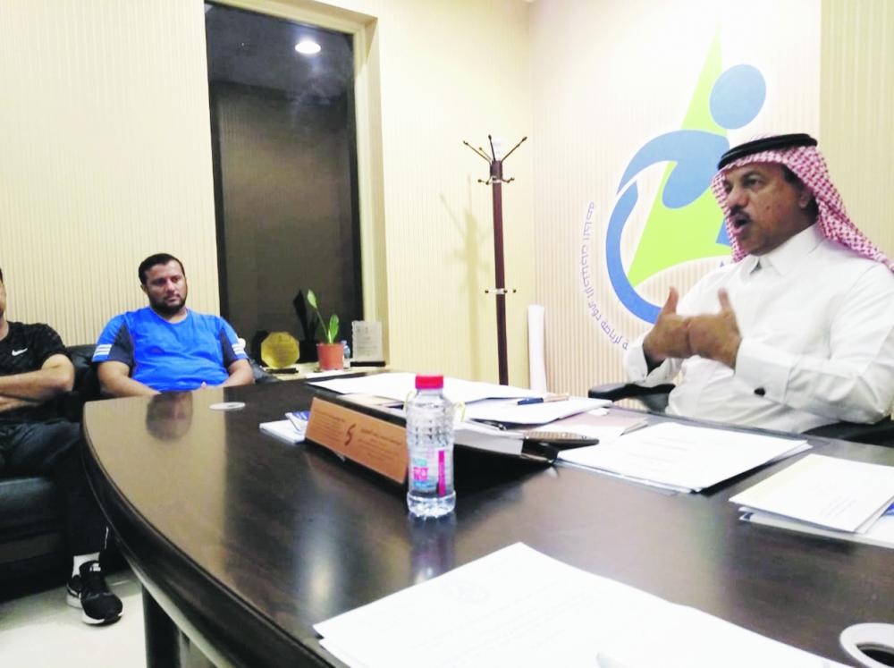 اجتماع إداري فني بنادي الشرقية