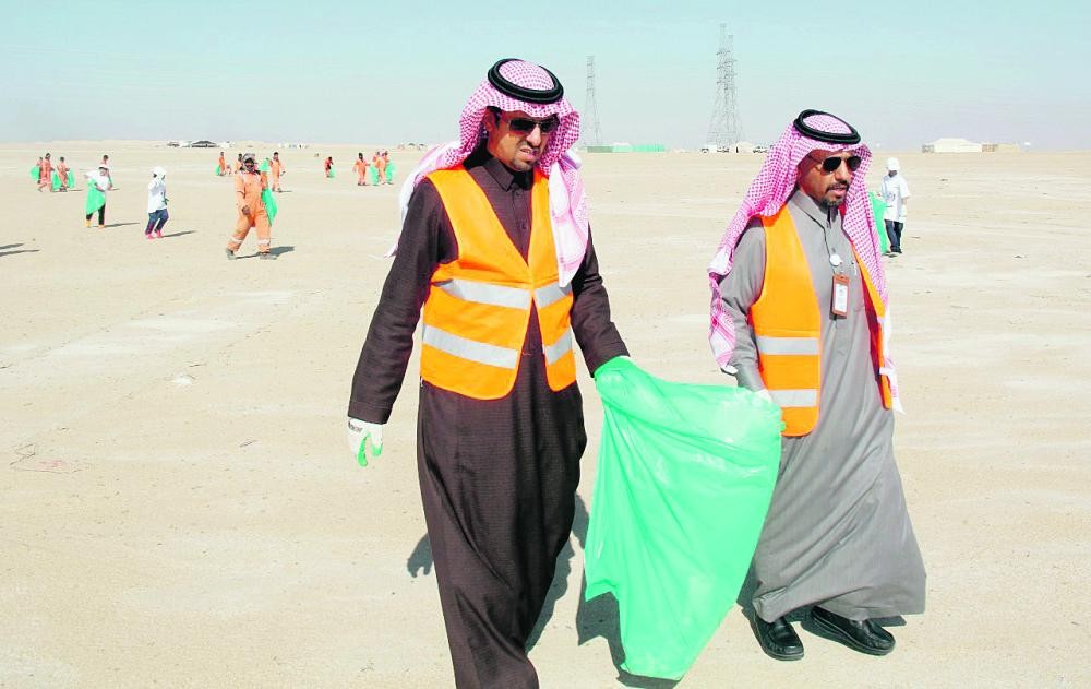 حملة لنظافة البيئة في «ربيع النعيرية»