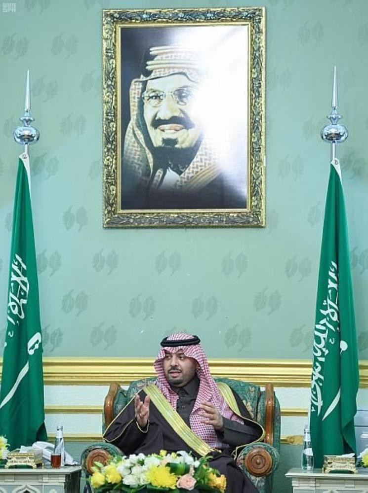 أمير الحدود الشمالية يستقبل المواطنين