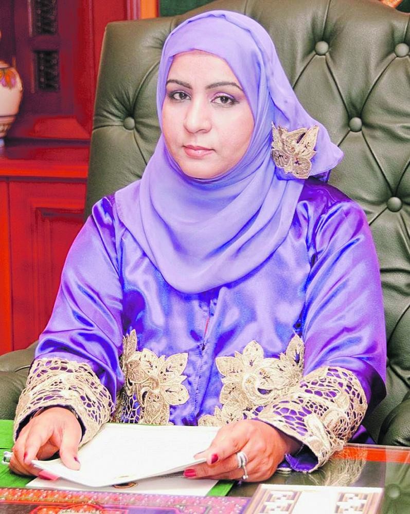 «عائشة» العمانية أول وزيرة خليجية