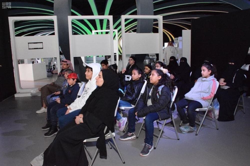 تعريف زوار «الجنادرية» بأنواع الزلال والبراكين