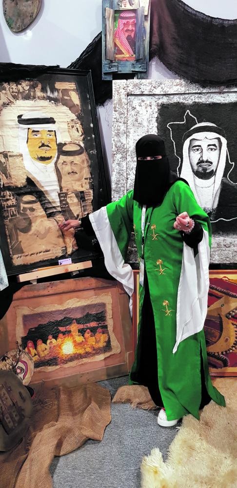 الفنانة المنيع: المرأة معطاءة للفن التشكيلي