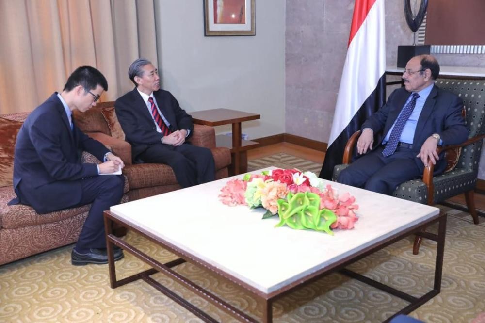 نائب الرئيس اليمني يلتقي سفير الصين
