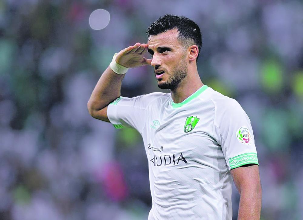 جماهير الأهلي تتغنى بـ «العقيد»