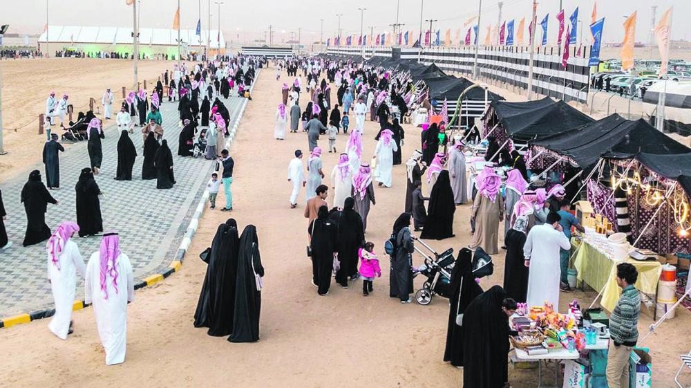 المنتجات اليدوية تجذب زوار «سفاري بقيق»