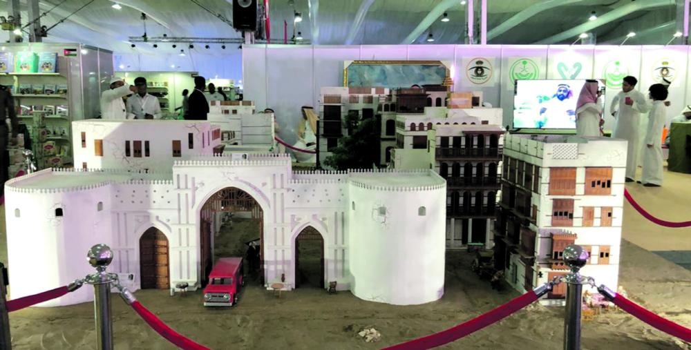 إبداعات نزلاء السجون تستقطب رواد معرض الكتاب بجدة