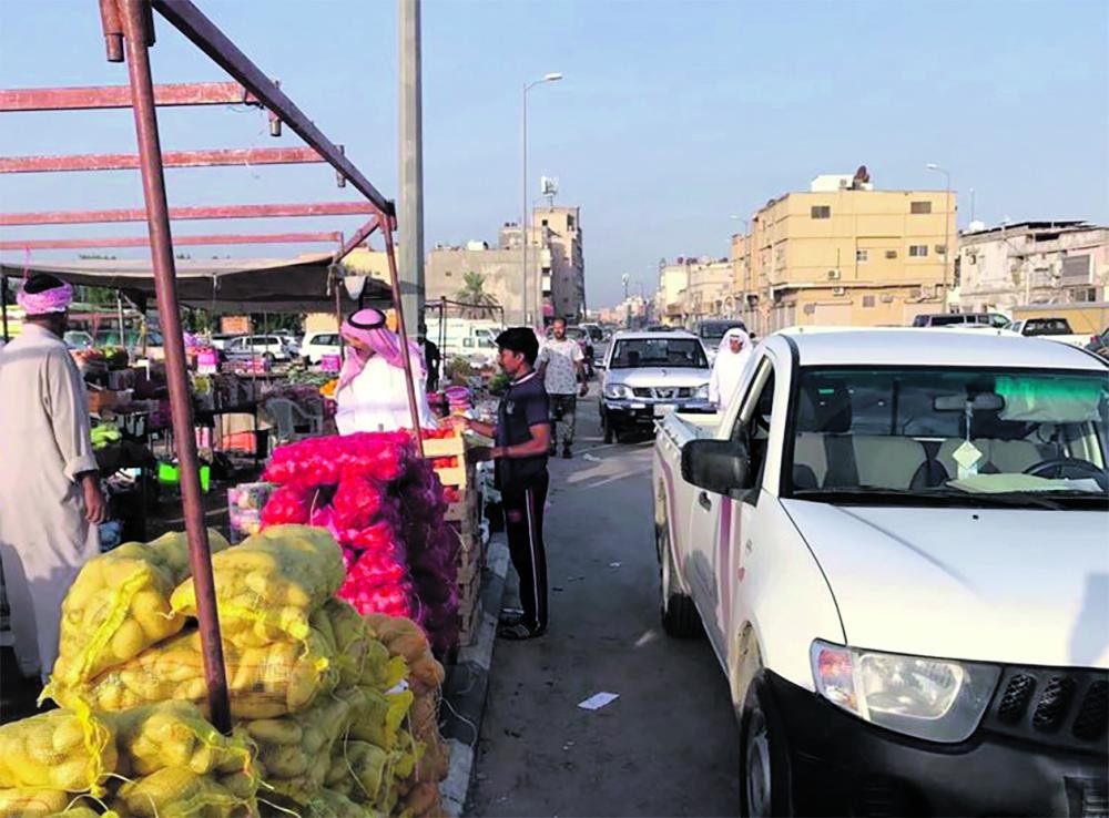 مصادرة 2.3 طن خضار من باعة جائلين بالأحساء