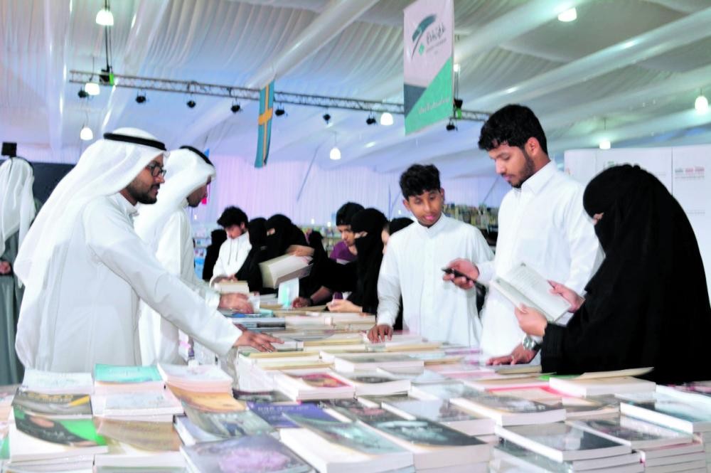 ناشرون يشيدون بالإقبال الجماهيري على معرض جدة للكتاب
