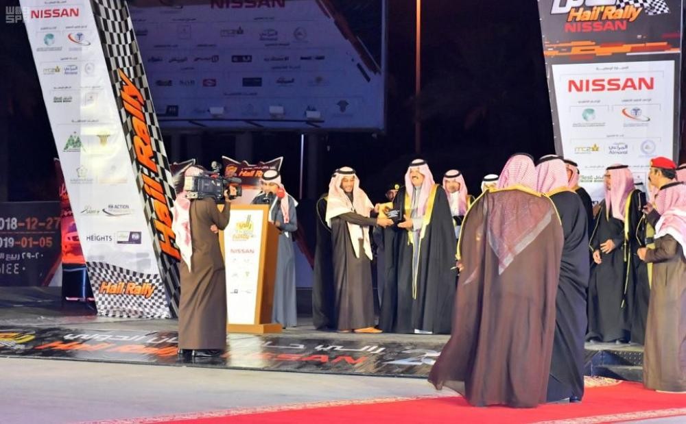 الأمير عبدالعزيز بن سعد يتوج أبطال «رالي حائل»