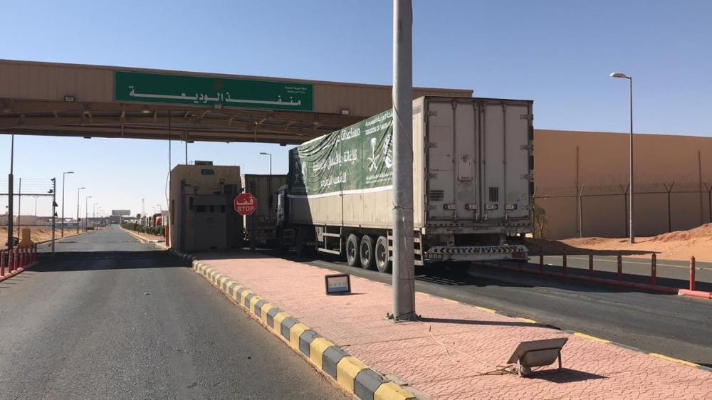 شاحنات إغاثة طبية تعبر منفذ الوديعة