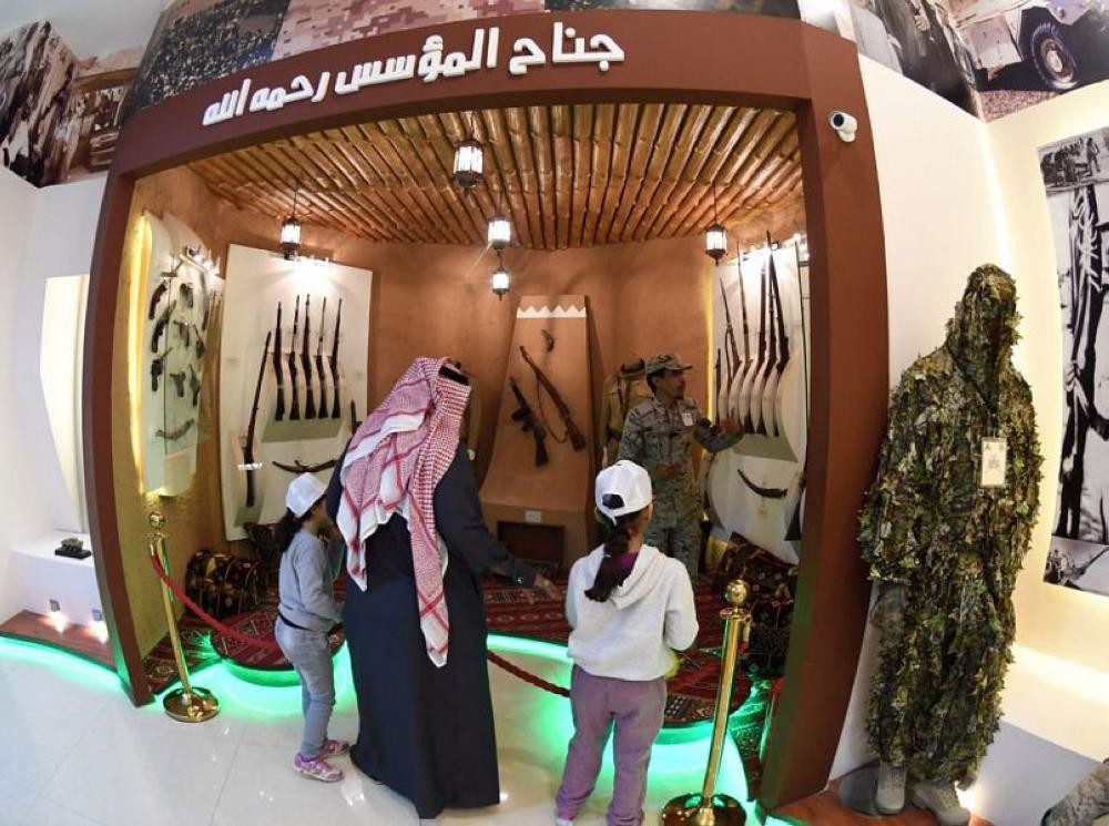 مقتنيات المؤسس تنعش ذاكرة الجنادرية