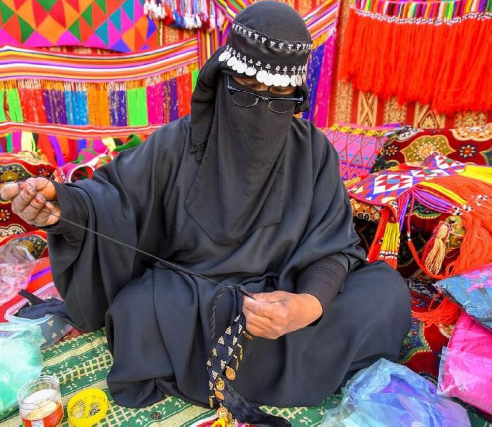 32 أسرة تعرض منتجاتها بالجنادرية