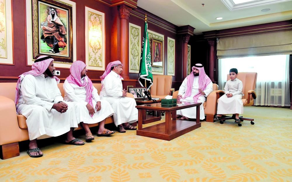 نائب أمير جازان يستقبل ذوي الشهيد «مجرد»