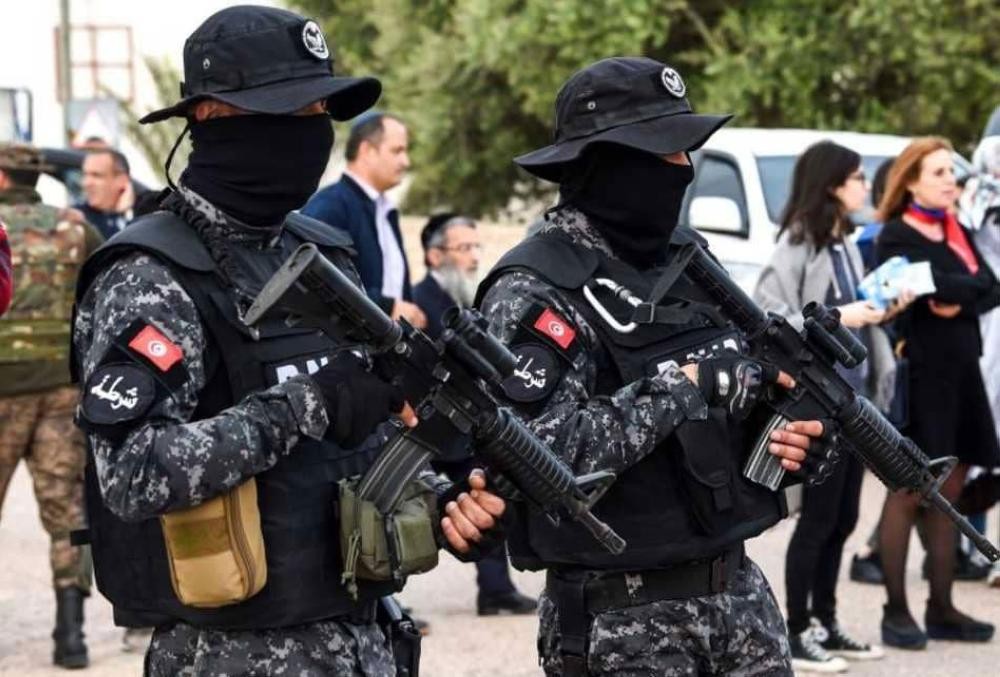 تونس تمدد حالة الطوارئ شهر