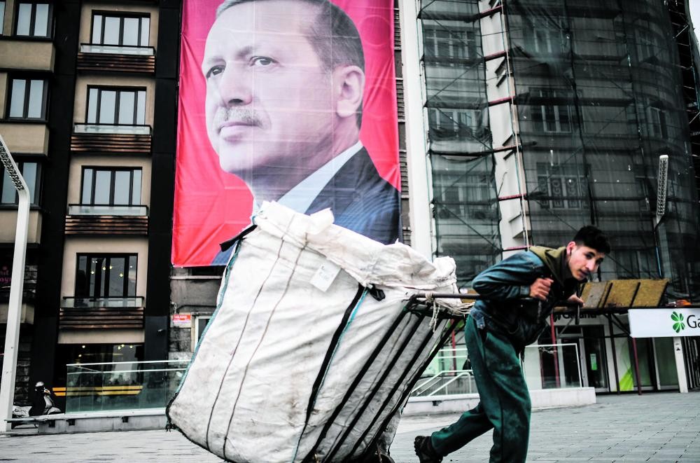 ديكتاتورية أردوغان تجبر الأتراك على الهجرة