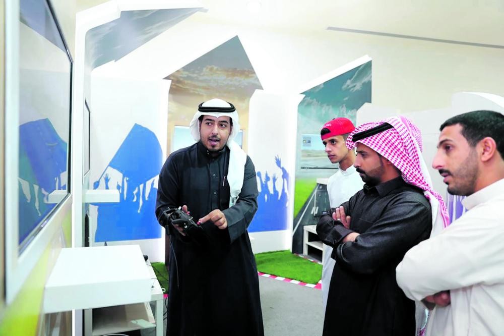 «الرياضات اللاسلكية» تجذب زوار الجنادرية 33