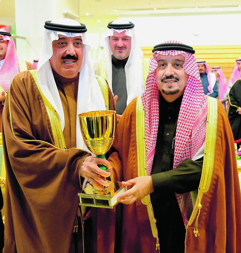 نيابة عن الملك.. أمير الرياض يتوج أبطال سباق الخيل السنوي