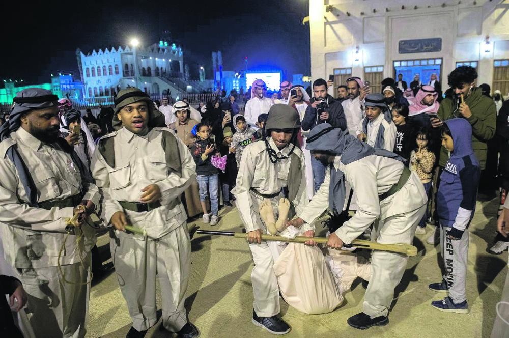 «العسة» تعود بزوار بيت الخير إلى الزمن الجميل