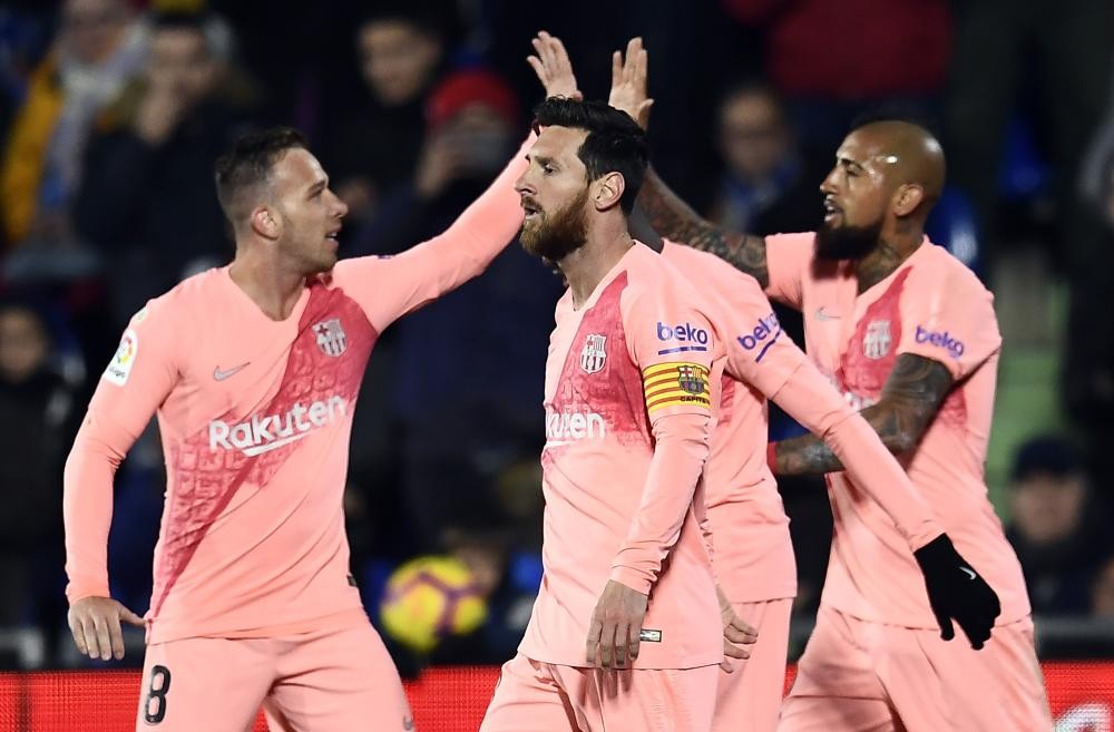 «برشلونة» يتصدر بثنائية في «خيتافي»