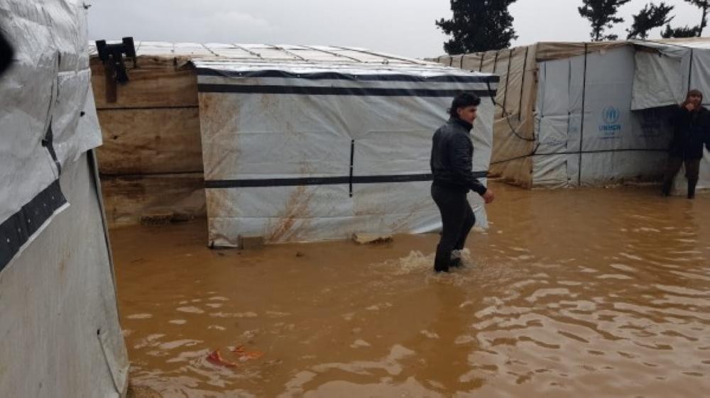 السيول تجتاح 3 مخيمات للاجئين السوريين في لبنان