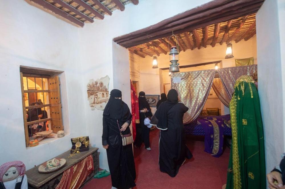«بيت الخير» يعرض مراسم زواج الماضي في الشرقية 