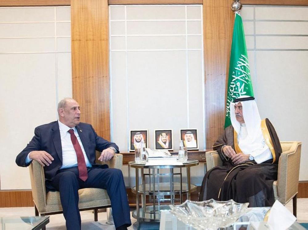 بيروت تدعو المملكة لحضور القمة الاقتصادية 