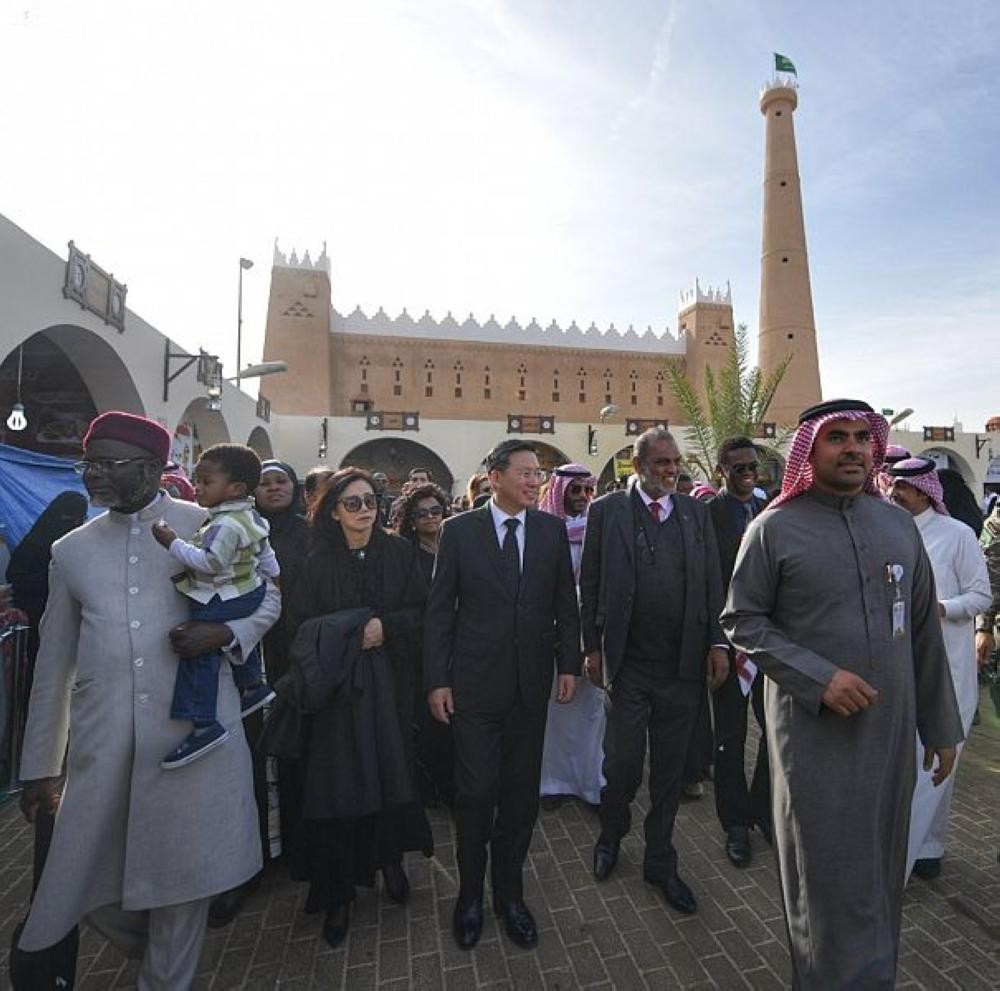 دبلوماسيون من «الجنادرية»: مستقبل مشرق للمملكة