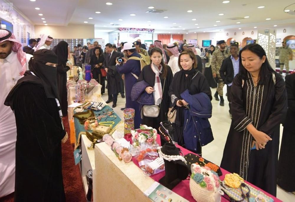 دبلوماسيون من «الجنادرية»: مستقبل مشرق للمملكة