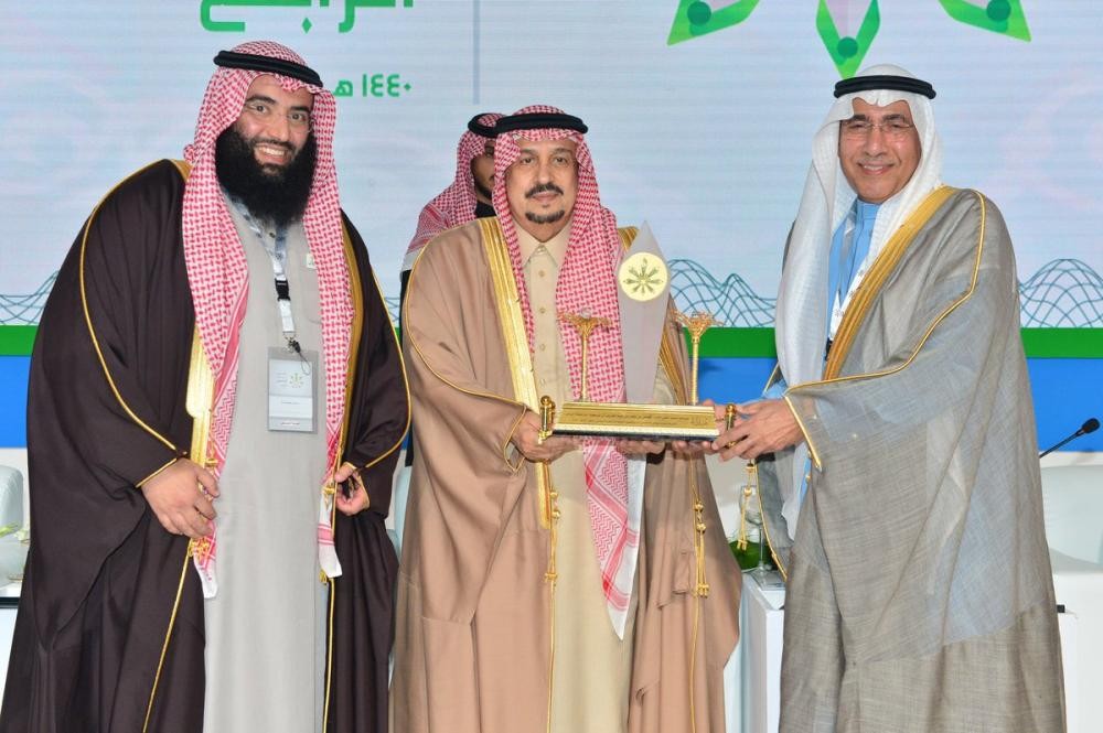 الأمير فيصل بن بندر يرعى «منتدى الرياض»