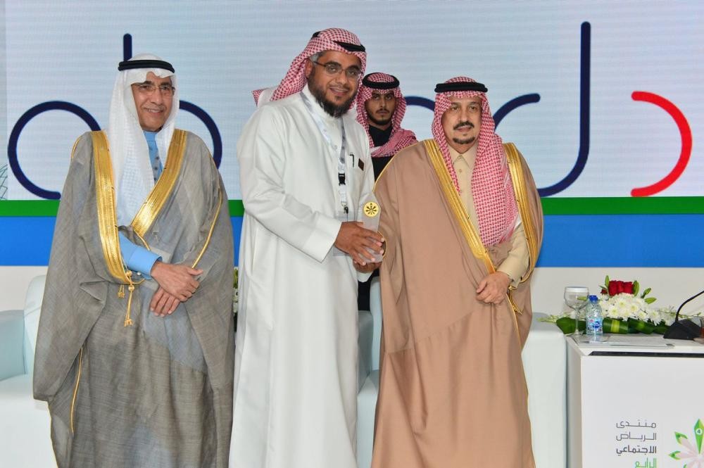 الأمير فيصل بن بندر يرعى «منتدى الرياض»
