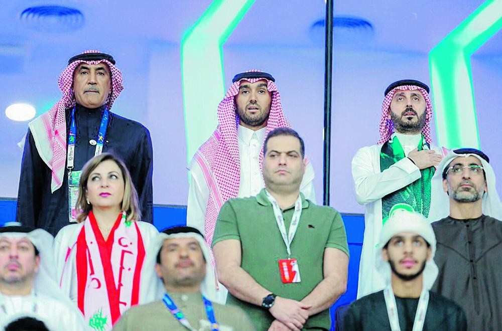 رئيس الهيئة يدعم اللاعبين